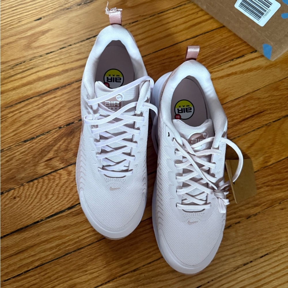 Nike Women's Soft Pink Athletic Sneakers